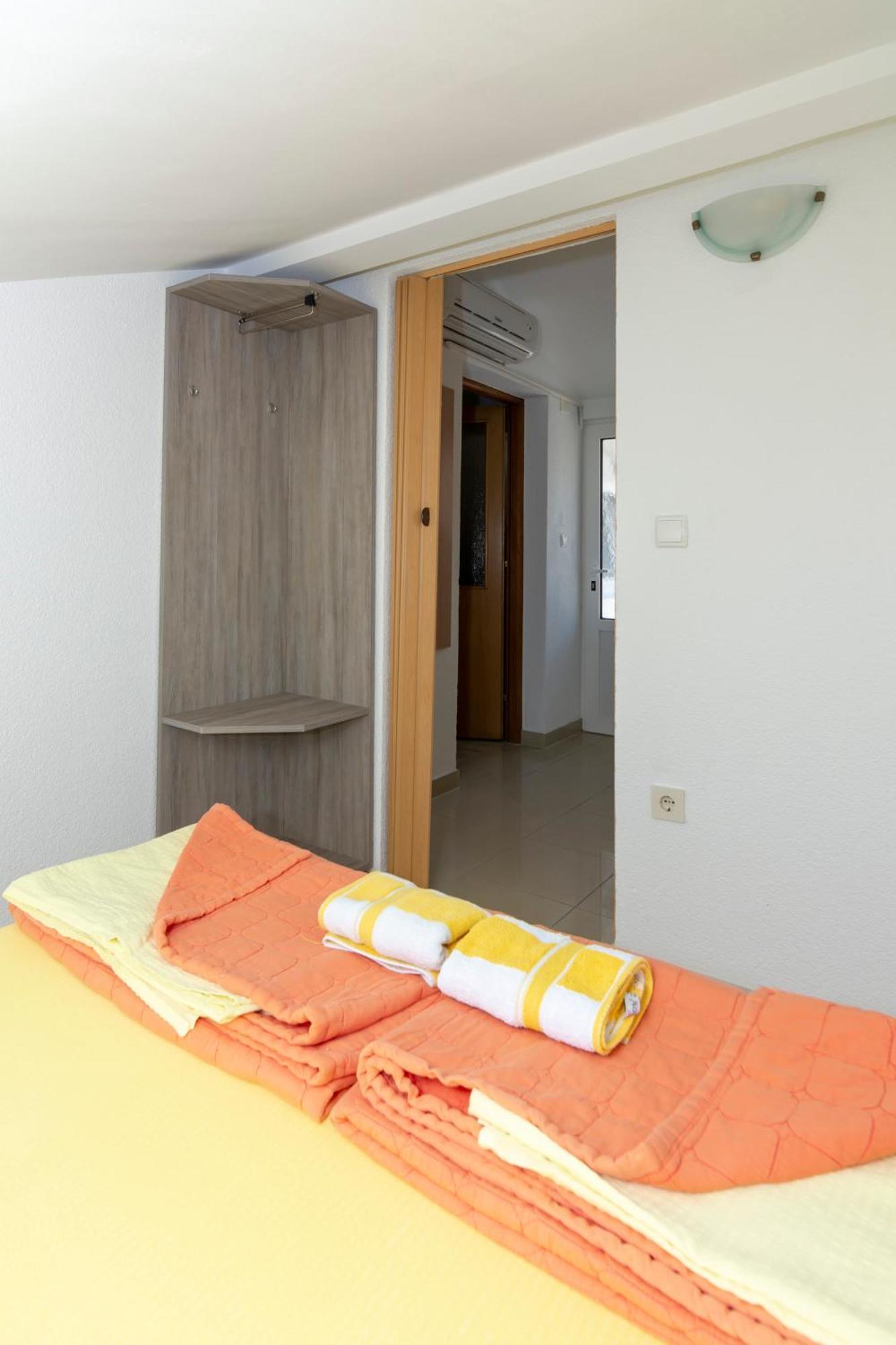 Apartmani Filip Pag Town Exterior foto